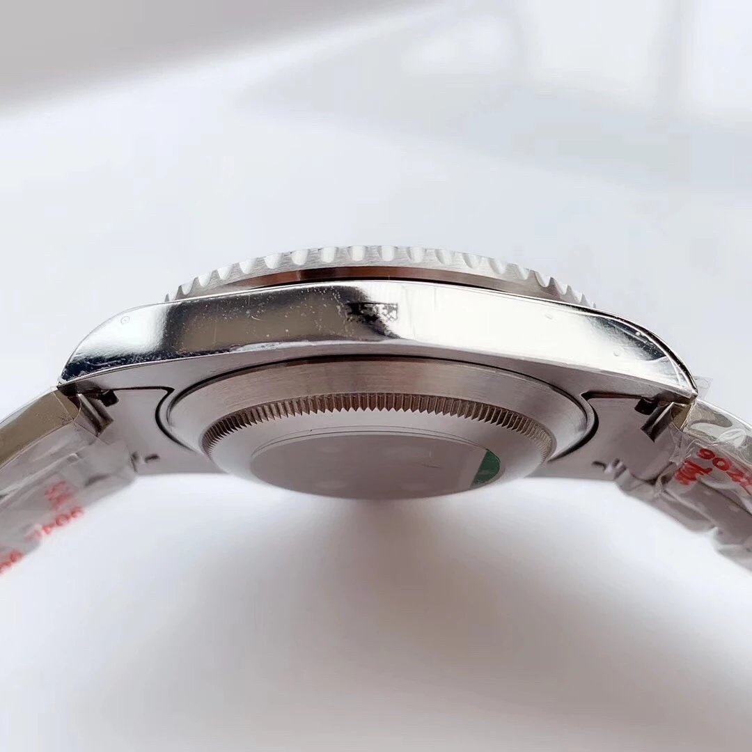 N factory V10 green Submariner, the highest version of Rolex green Submariner 116610LV-97200 top-grade replica watch on the market.