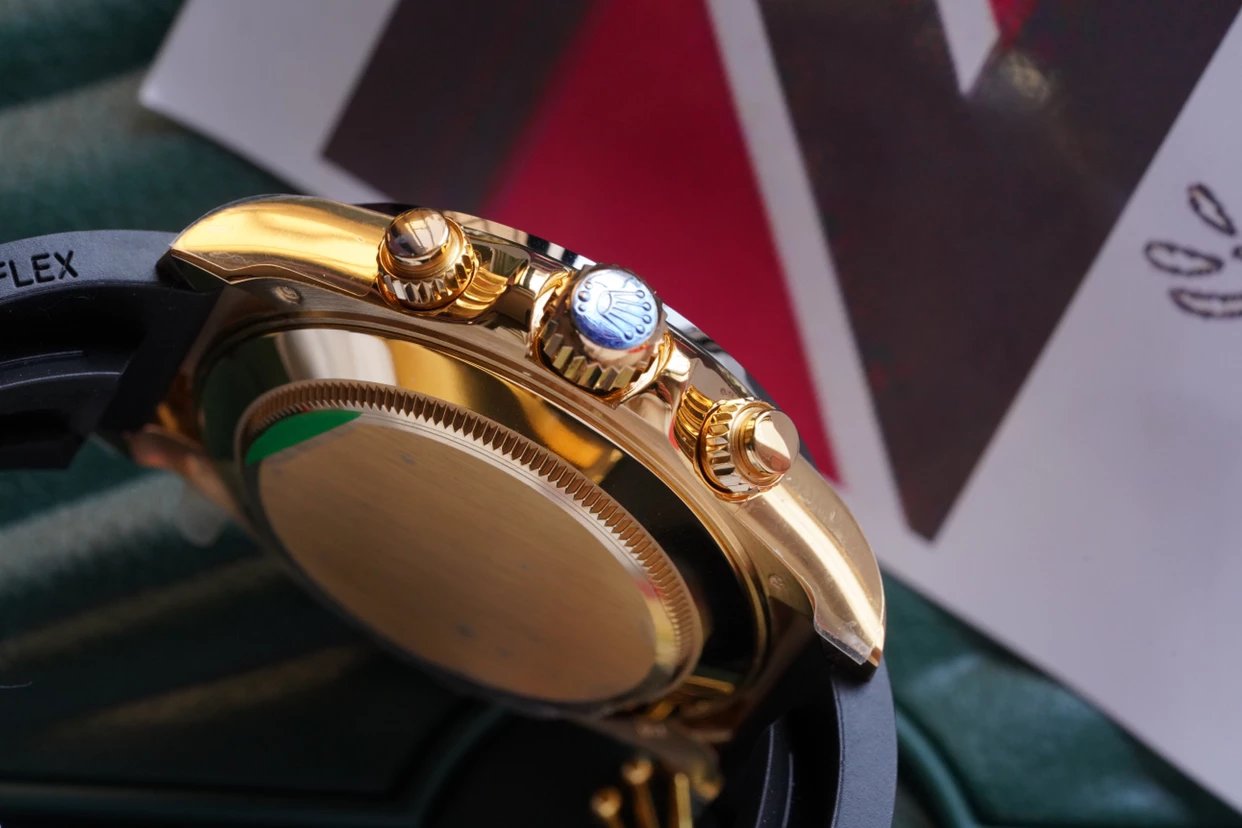 EW Rolex Daytona Series M116518ln-0048, Shawn Yue's style, 18K gold, rubber strap, men's mechanical watch, top-grade ice blue luminous finish.