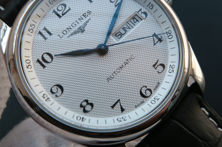 High-quality replica of the Longines Master Collection L2.755.8.78.3 double calendar automatic mechanical watch.